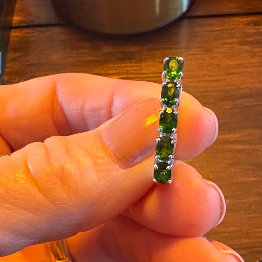 Elegant emerald and sterling silver Hoop Earrings - Picture 7 of 11